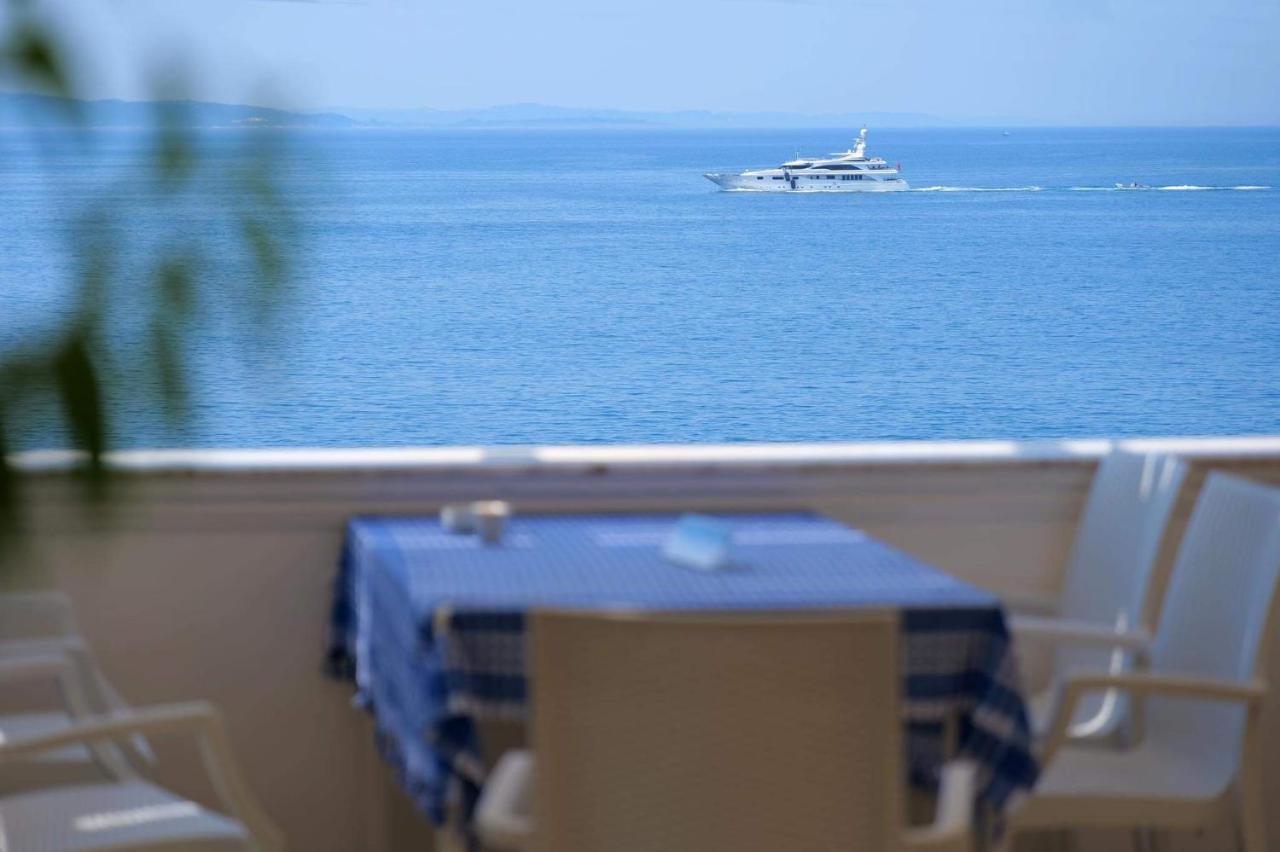 Hotel Erdano Sarandë Exteriör bild