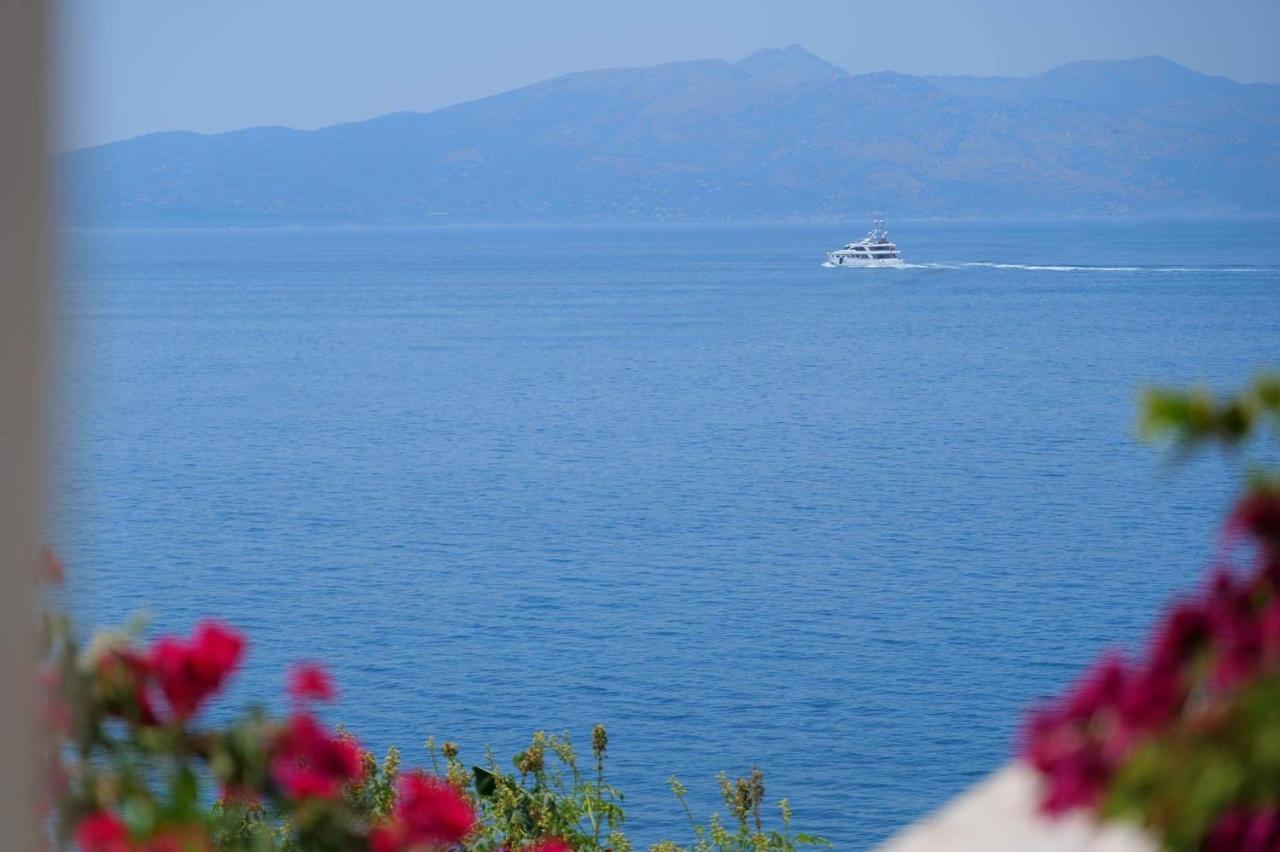 Hotel Erdano Sarandë Exteriör bild
