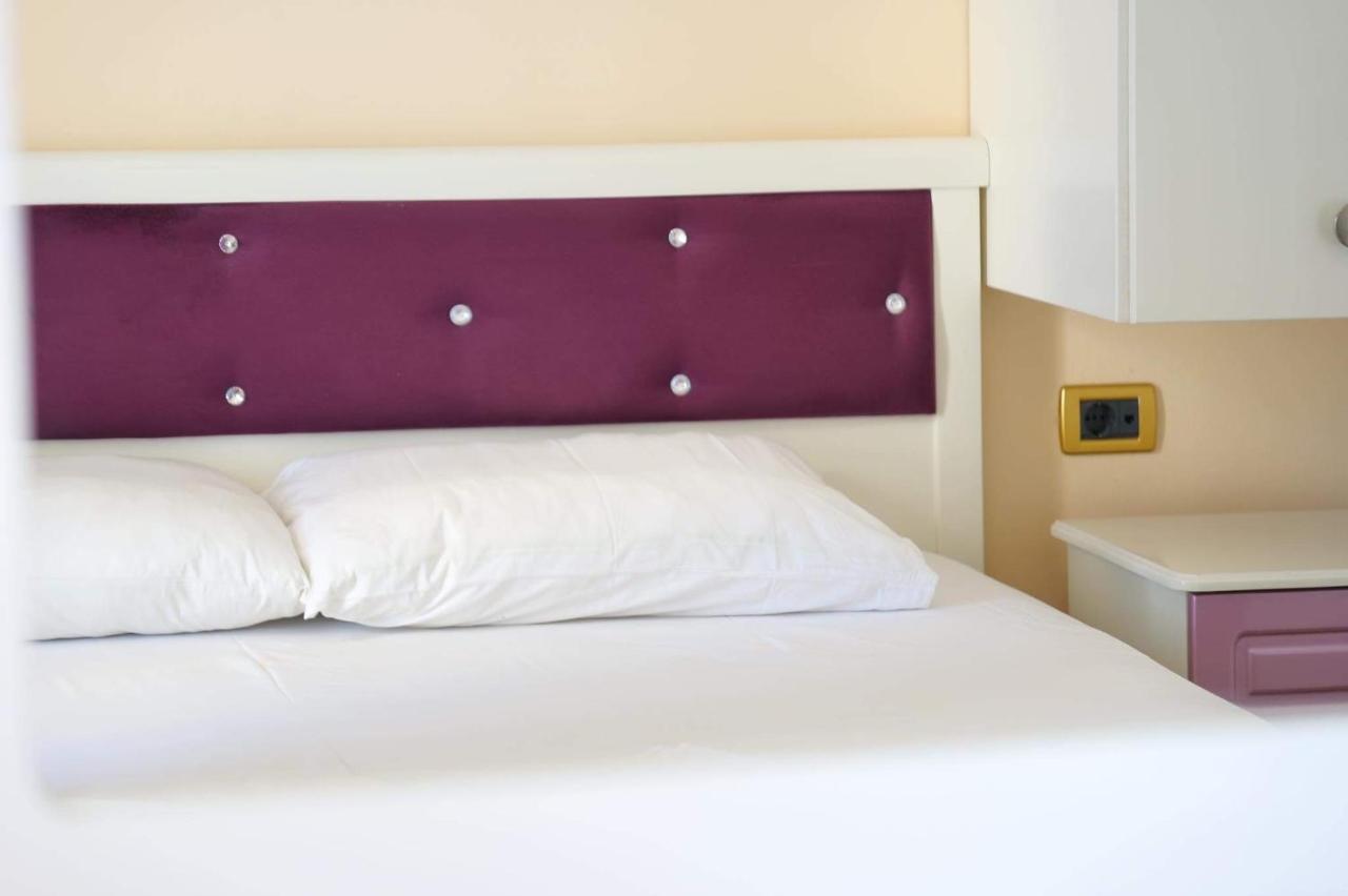 Hotel Erdano Sarandë Exteriör bild