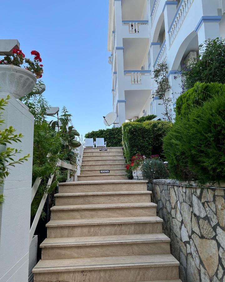 Hotel Erdano Sarandë Exteriör bild