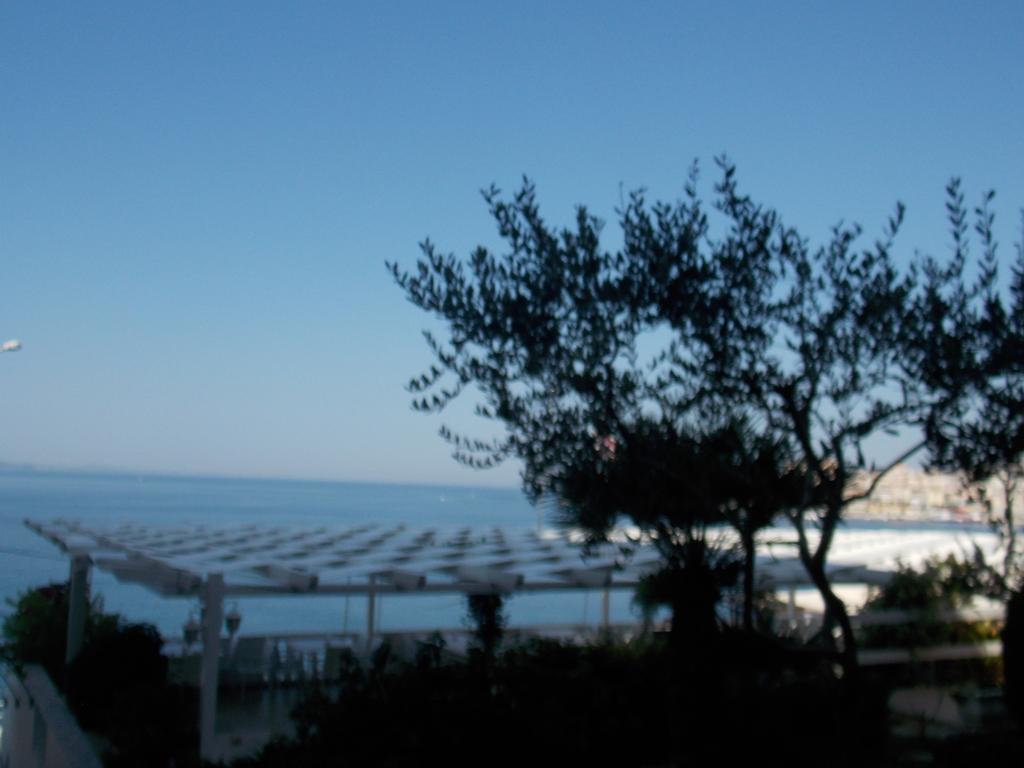 Hotel Erdano Sarandë Exteriör bild