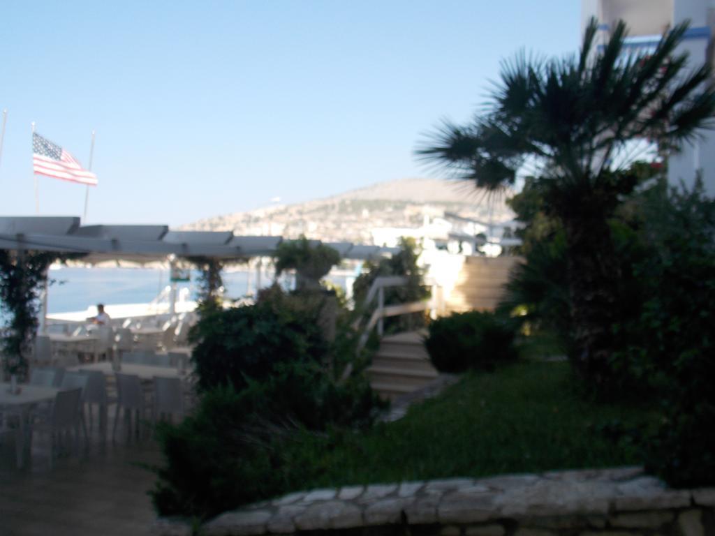 Hotel Erdano Sarandë Exteriör bild