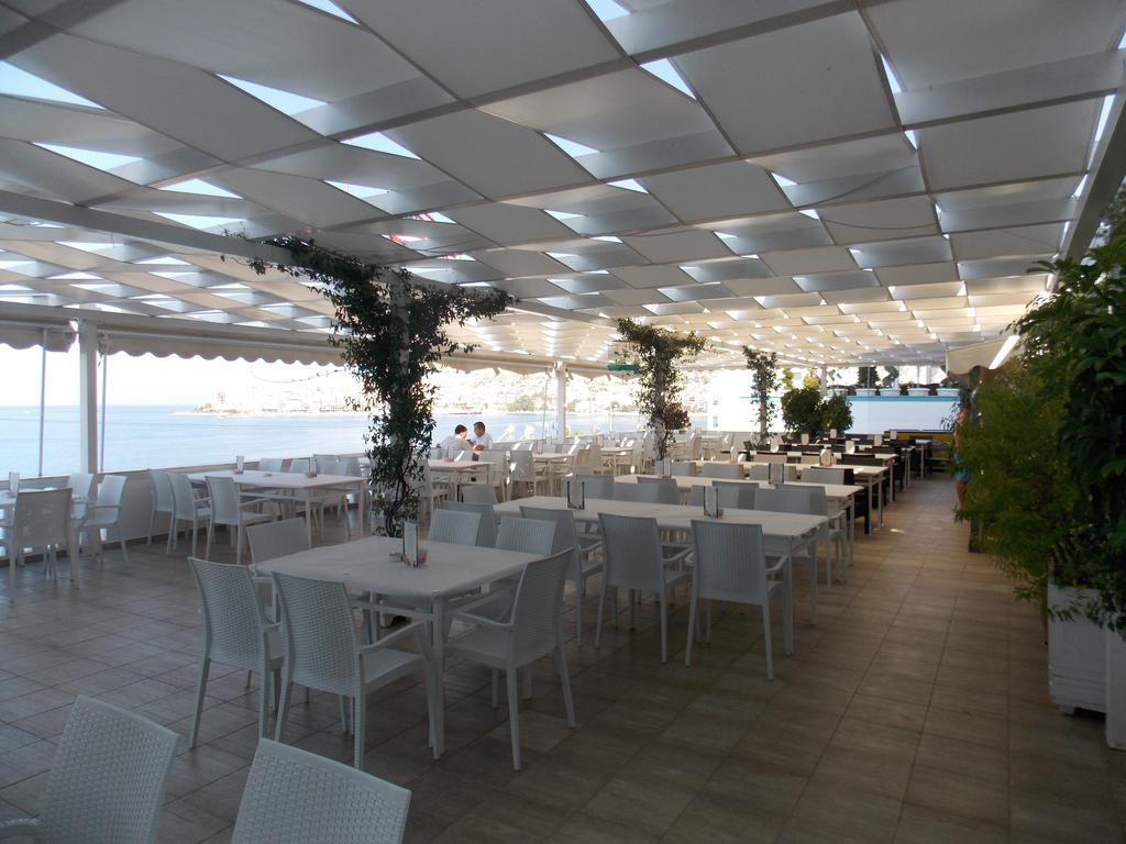 Hotel Erdano Sarandë Exteriör bild